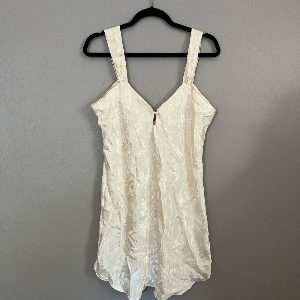 VINTAGE Ivory Slip Intimates Bridal Getting Ready Size Large short sleeveless